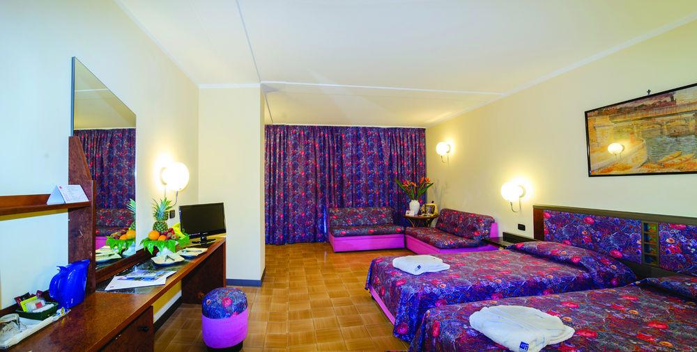 Hotel Le Terrazze Letojanni Exteriör bild