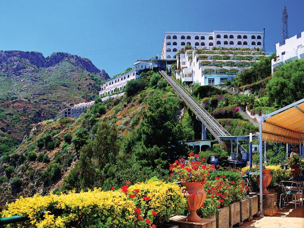 Hotel Le Terrazze Letojanni Exteriör bild