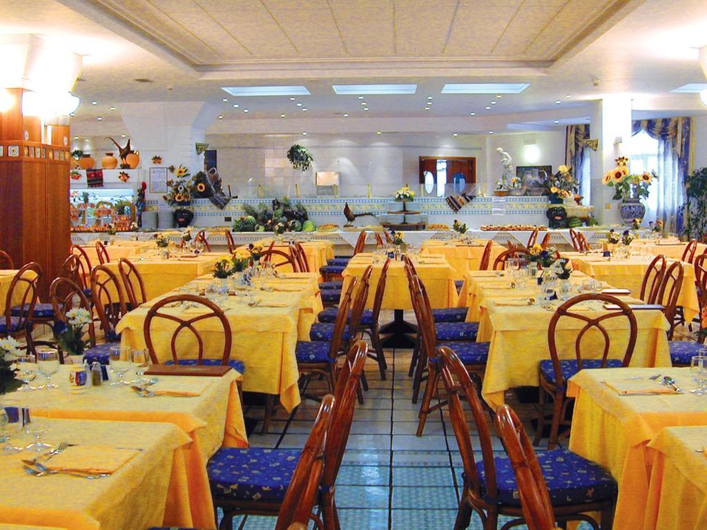 Hotel Le Terrazze Letojanni Exteriör bild