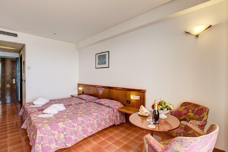 Hotel Le Terrazze Letojanni Exteriör bild