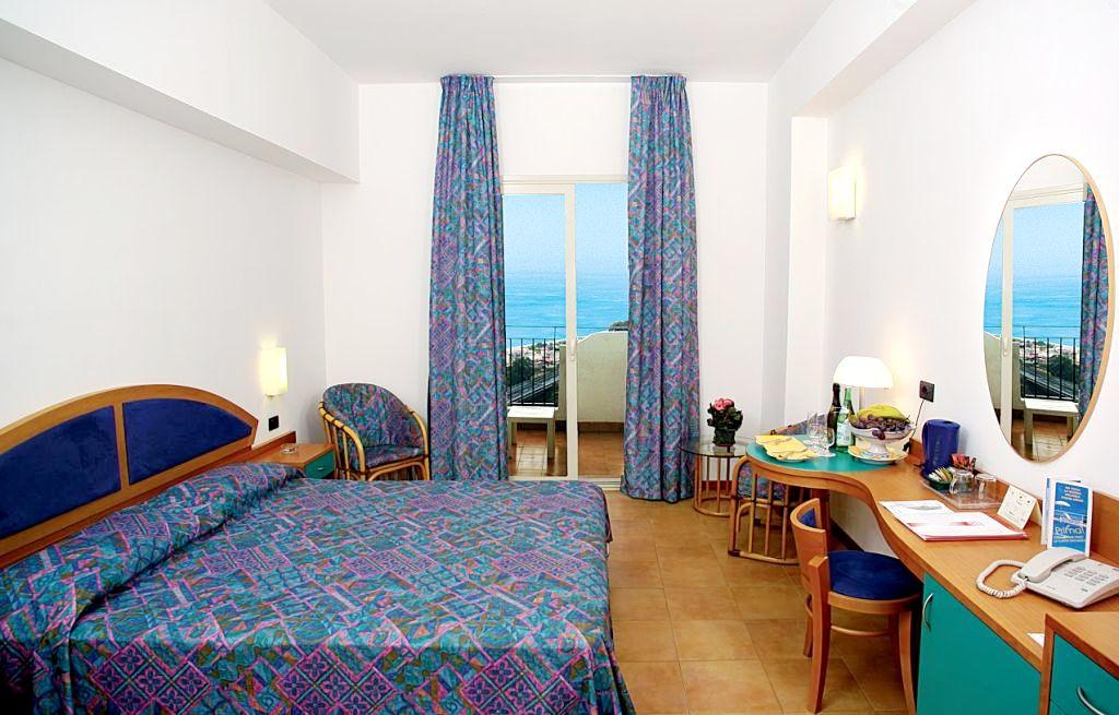 Hotel Le Terrazze Letojanni Exteriör bild